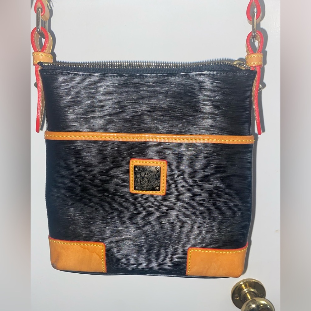 Dooney & Bourke crossbody bag good condition.